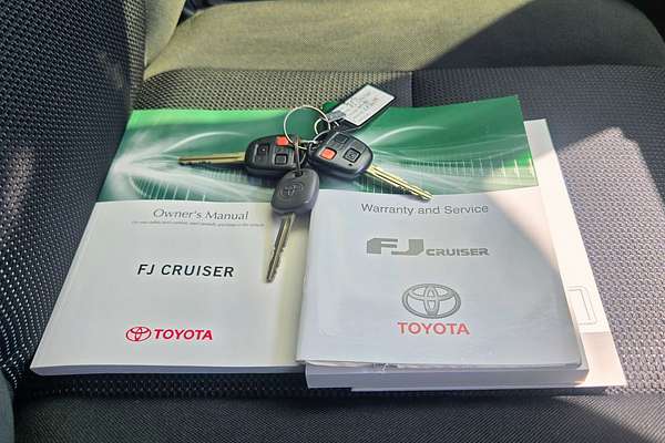 2016 Toyota FJ Cruiser  GSJ15R