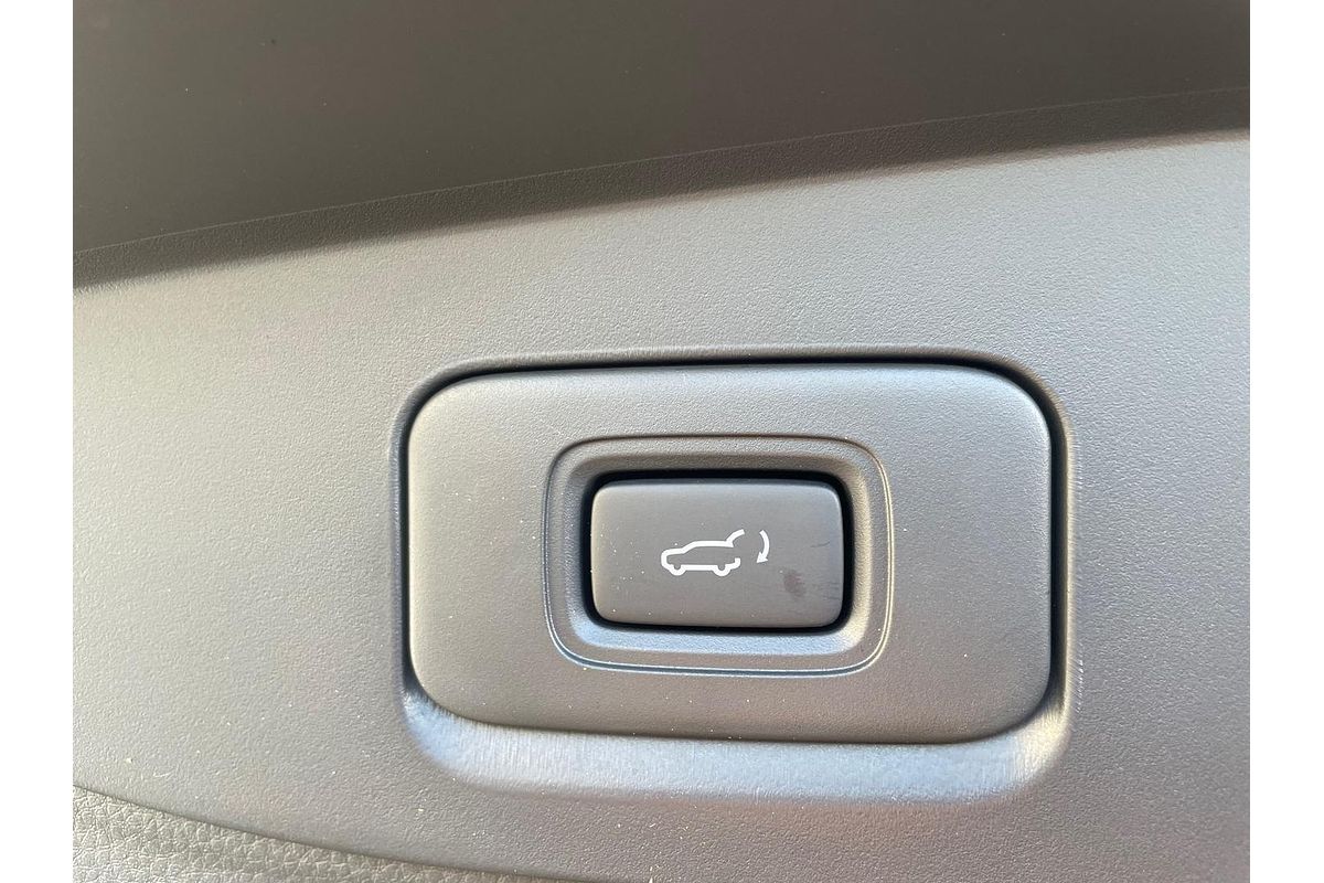 2025 Isuzu MU-X LS-T