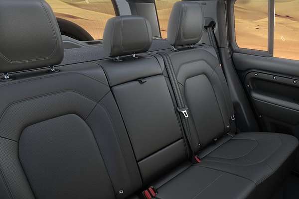 2024 Land Rover Defender 110 P400e X-Dynamic SE L663