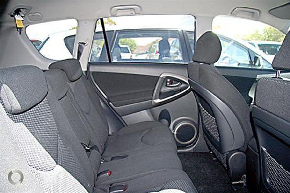 2006 Toyota RAV4 Cruiser L ACA33R