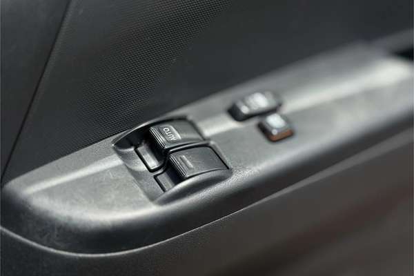 2008 Toyota Hiace TRH201R LWB