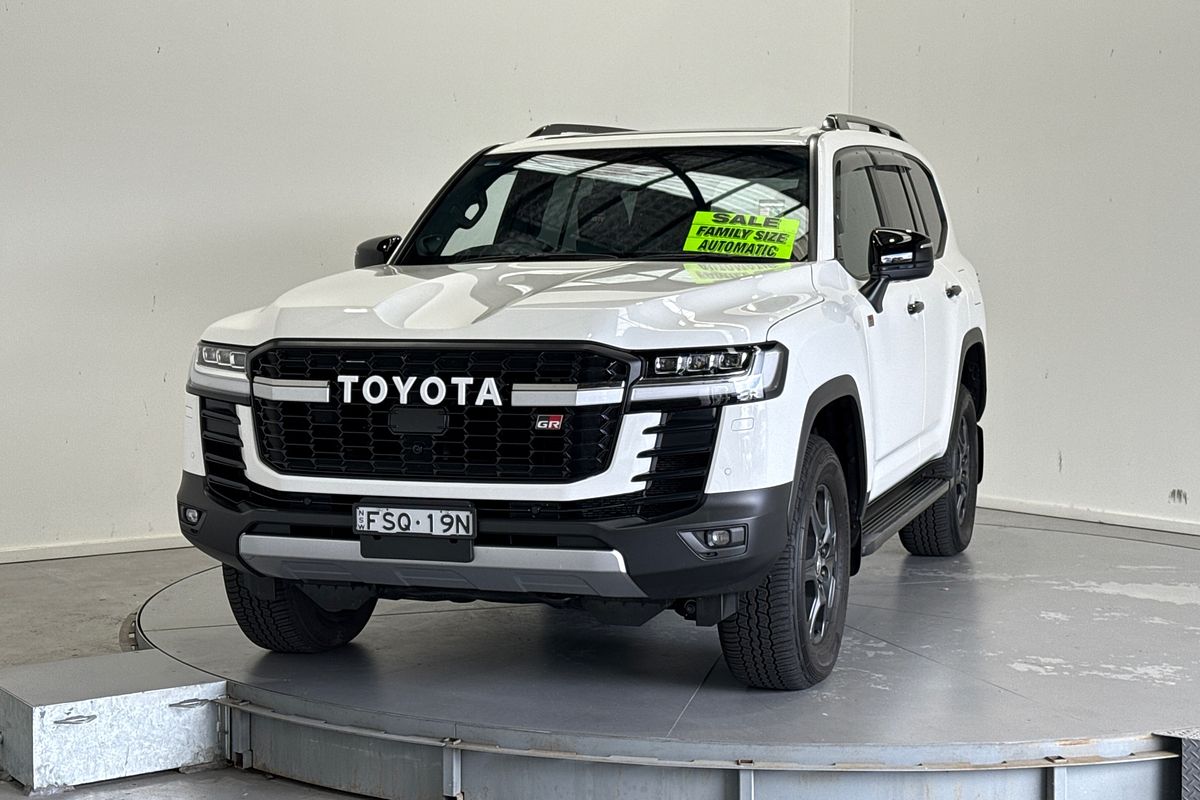 2025 Toyota Landcruiser GR Sport FJA300R