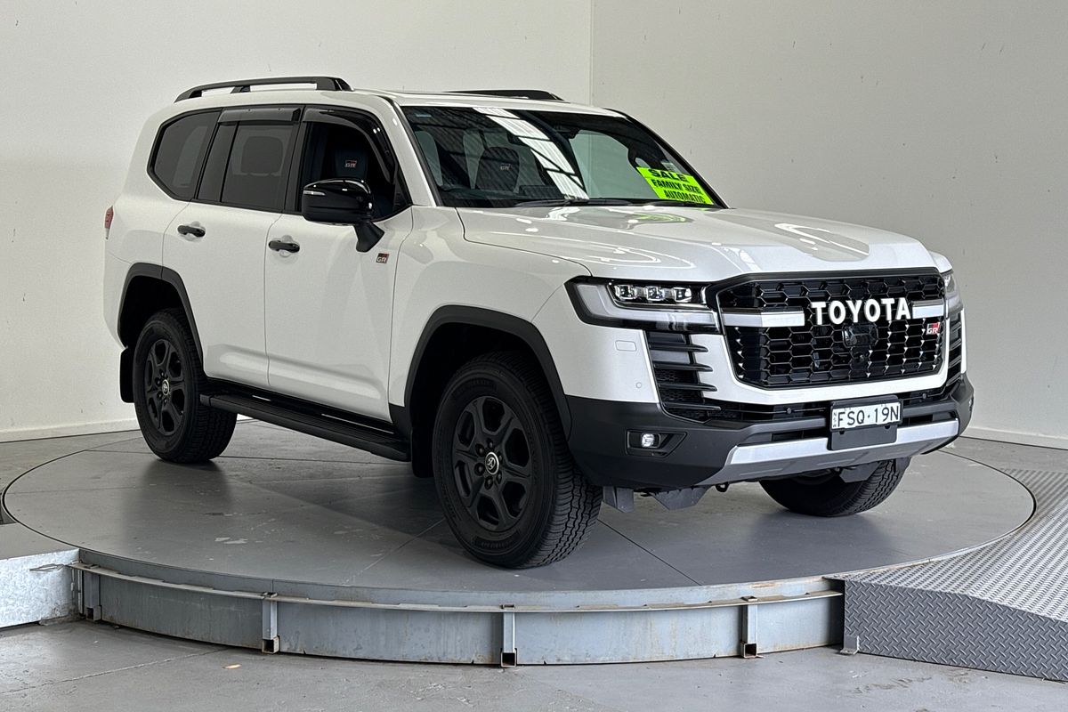 2025 Toyota Landcruiser GR Sport FJA300R