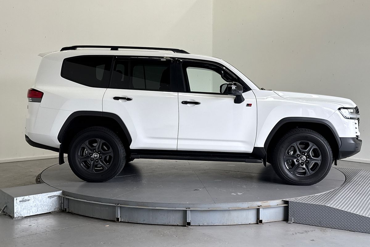 2025 Toyota Landcruiser GR Sport FJA300R