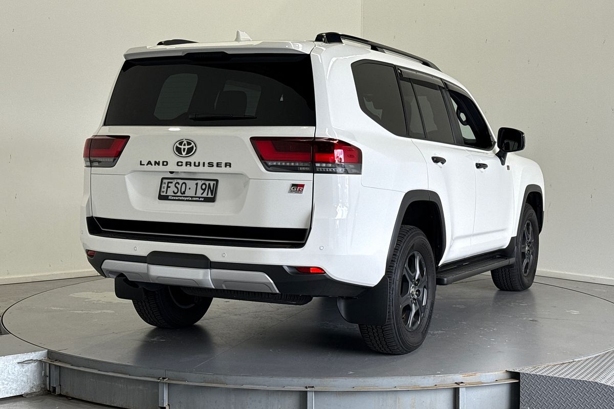 2025 Toyota Landcruiser GR Sport FJA300R