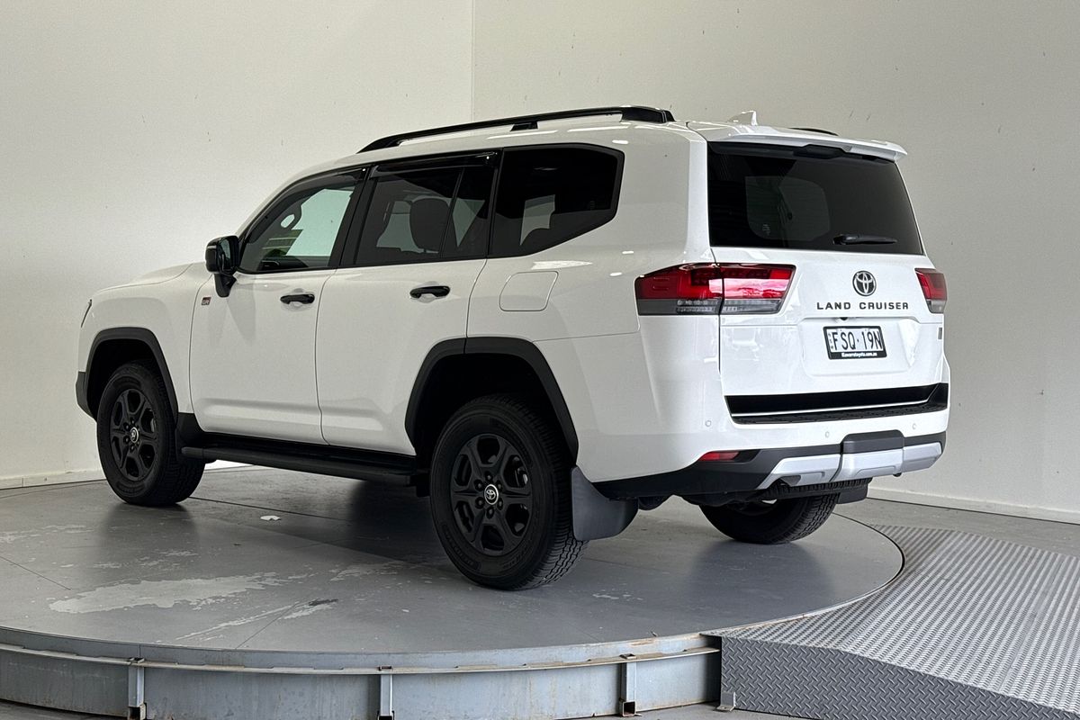 2025 Toyota Landcruiser GR Sport FJA300R
