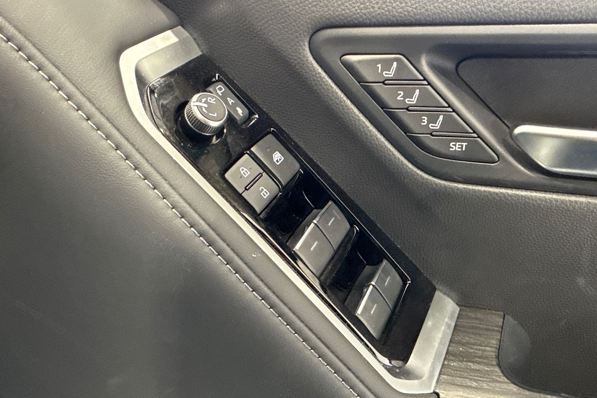 2025 Toyota Landcruiser GR Sport FJA300R