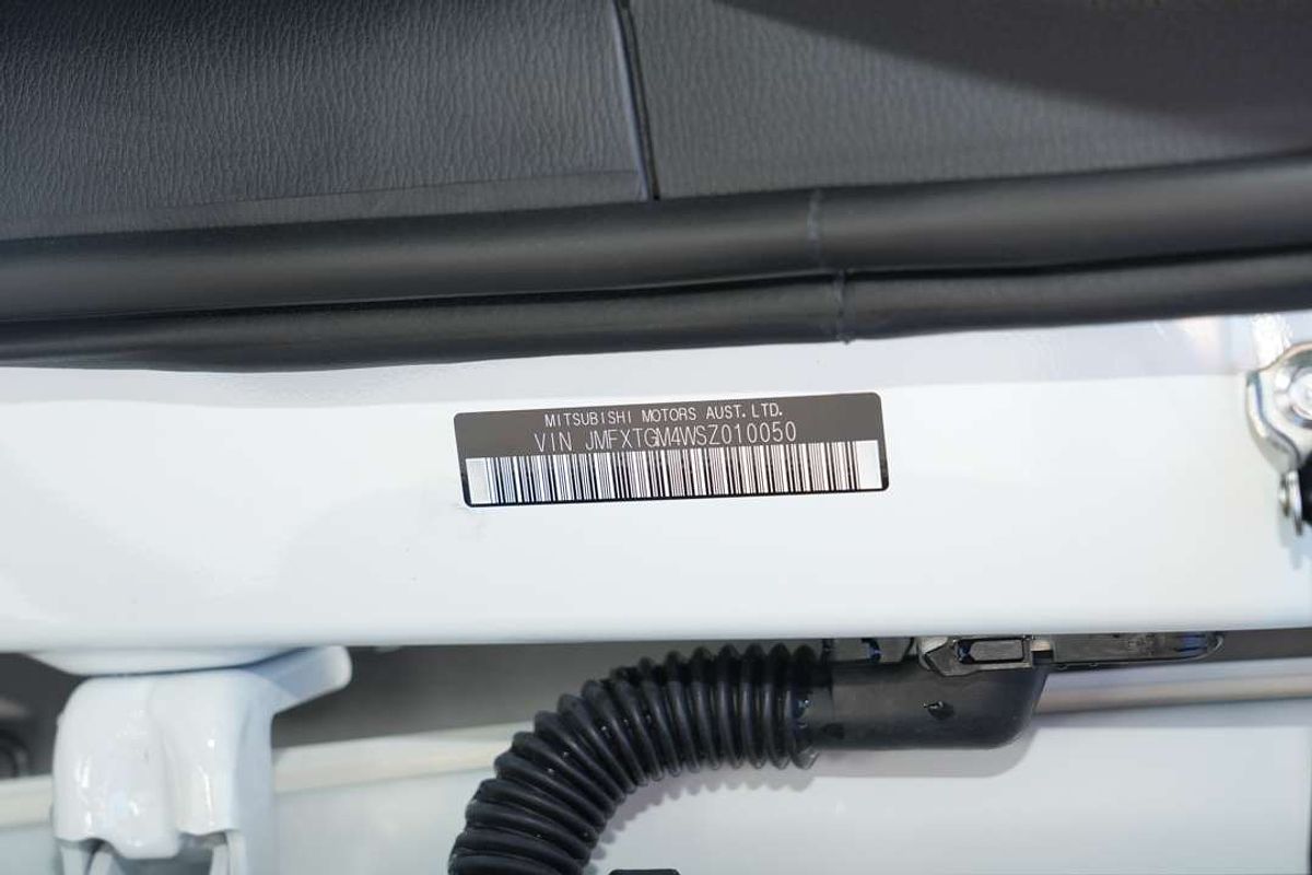 2025 Mitsubishi Outlander LS ZM