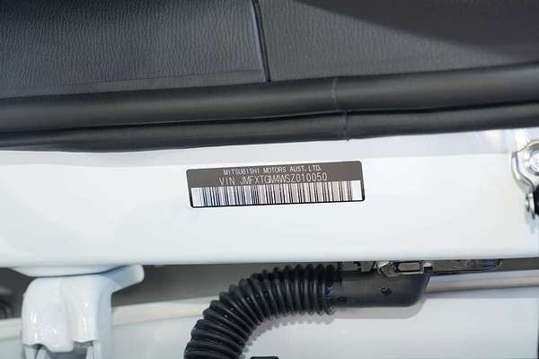 2025 Mitsubishi Outlander LS ZM