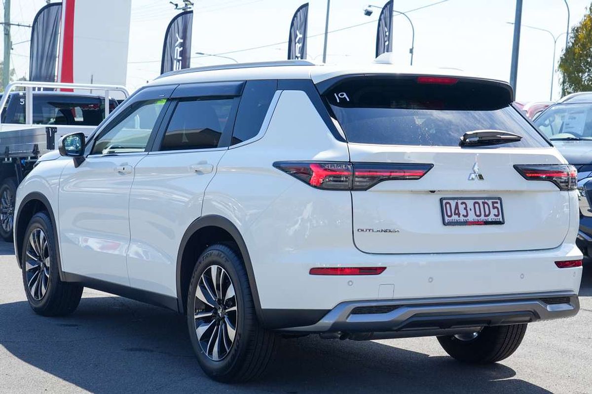 2025 Mitsubishi Outlander LS ZM