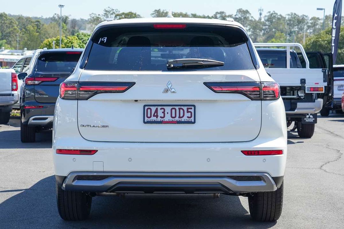 2025 Mitsubishi Outlander LS ZM