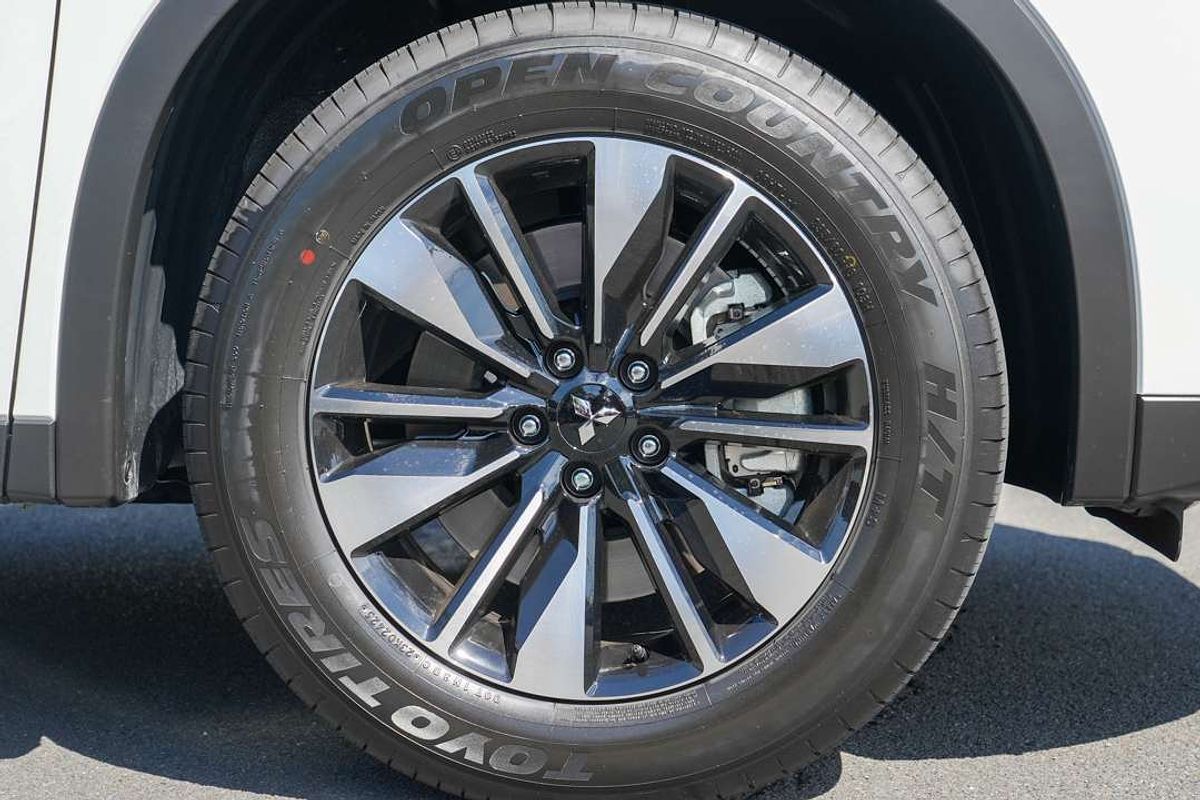 2025 Mitsubishi Outlander LS ZM