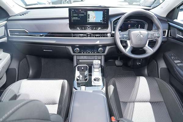 2025 Mitsubishi Outlander LS ZM