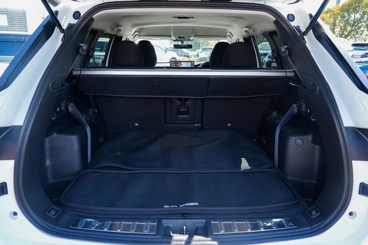 2025 Mitsubishi Outlander LS ZM