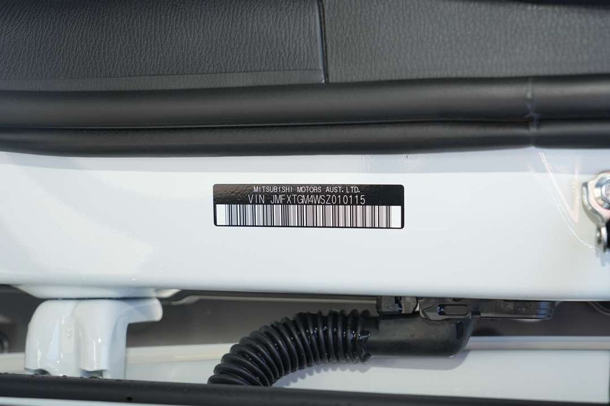 2025 Mitsubishi Outlander LS ZM