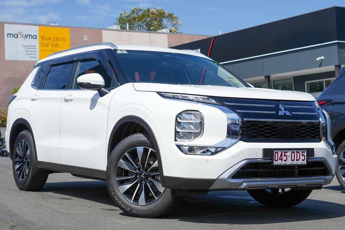 2025 Mitsubishi Outlander LS ZM