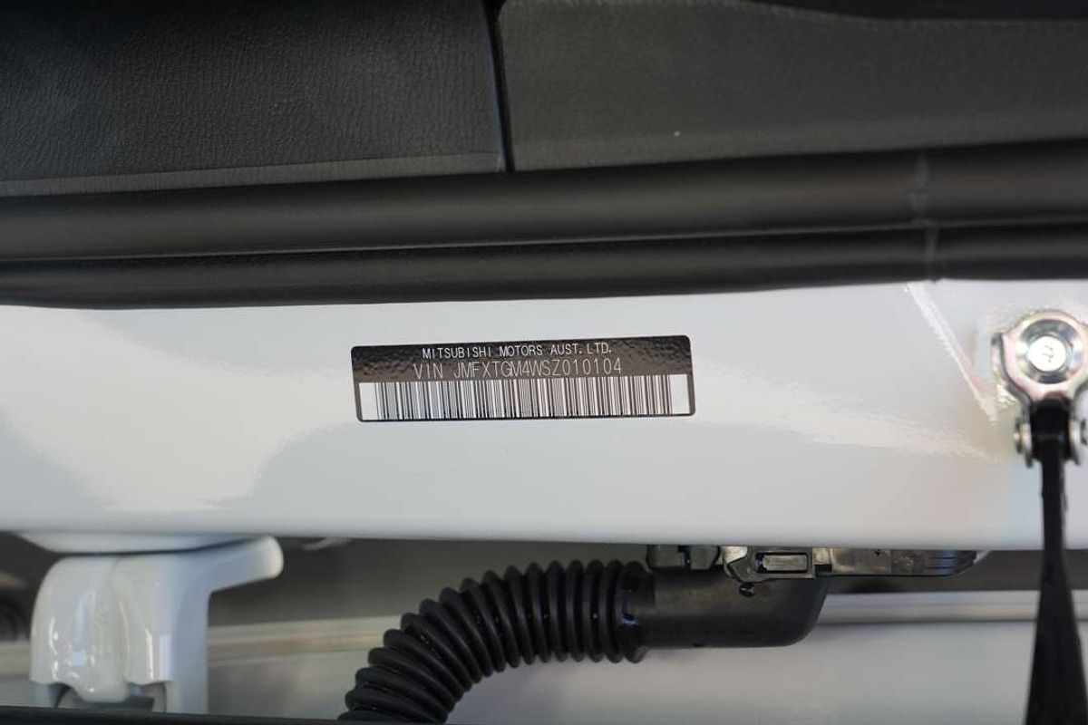 2025 Mitsubishi Outlander LS ZM