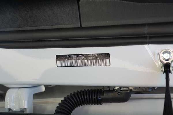 2025 Mitsubishi Outlander LS ZM