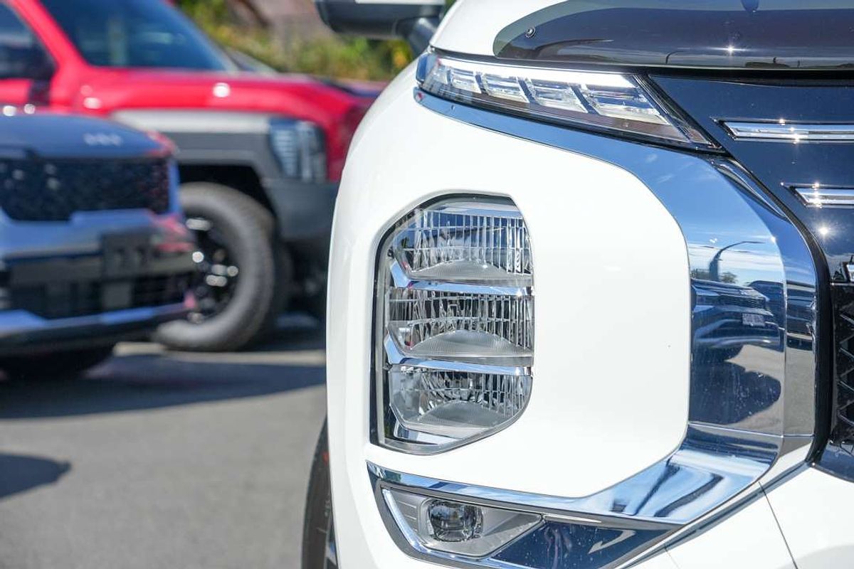 2025 Mitsubishi Outlander LS ZM