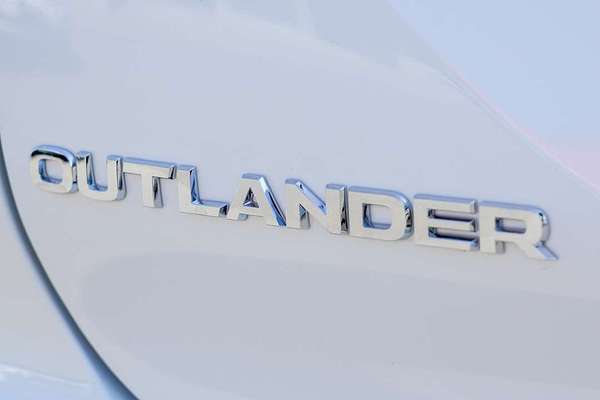 2025 Mitsubishi Outlander LS ZM