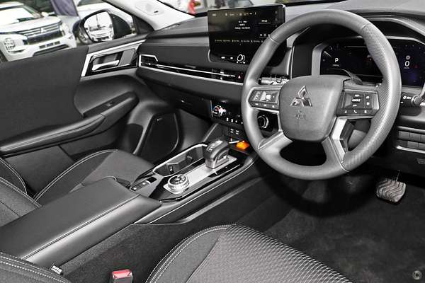 2025 Mitsubishi Outlander ES ZM