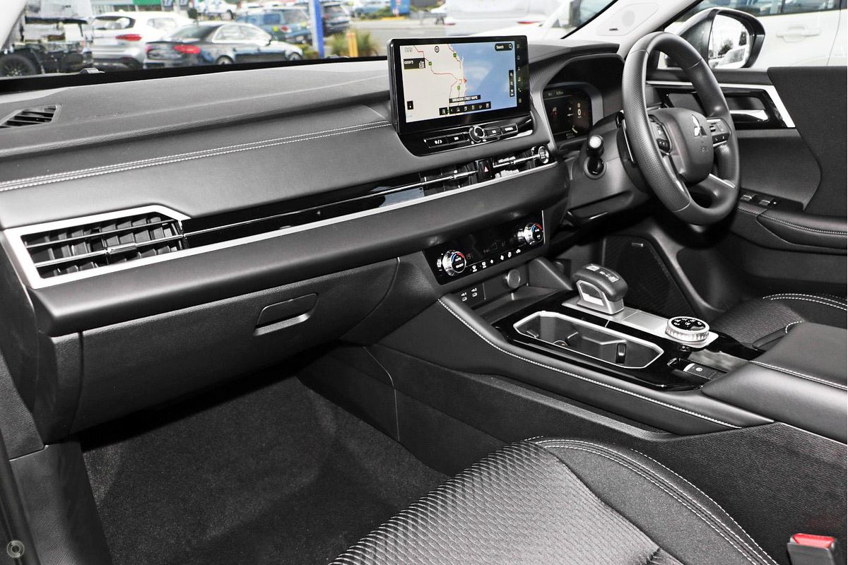 2025 Mitsubishi Outlander ES ZM