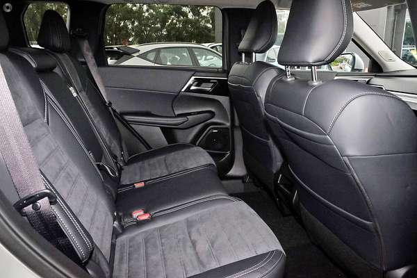 2025 Mitsubishi Outlander Aspire ZM