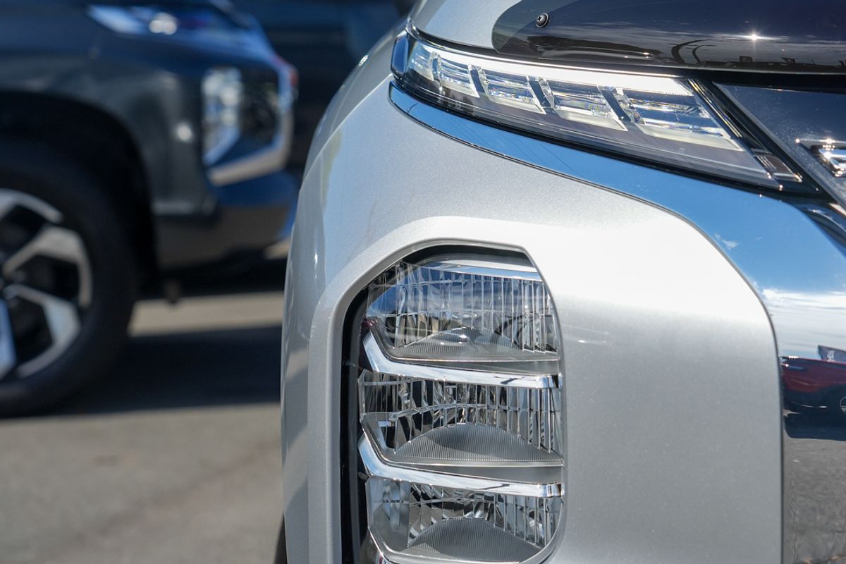 2025 Mitsubishi Outlander LS ZM