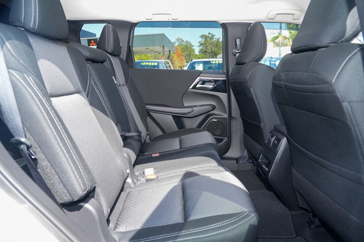 2025 Mitsubishi Outlander LS ZM