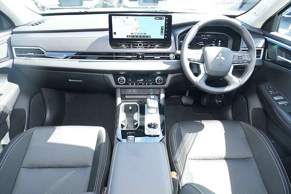 2025 Mitsubishi Outlander LS ZM