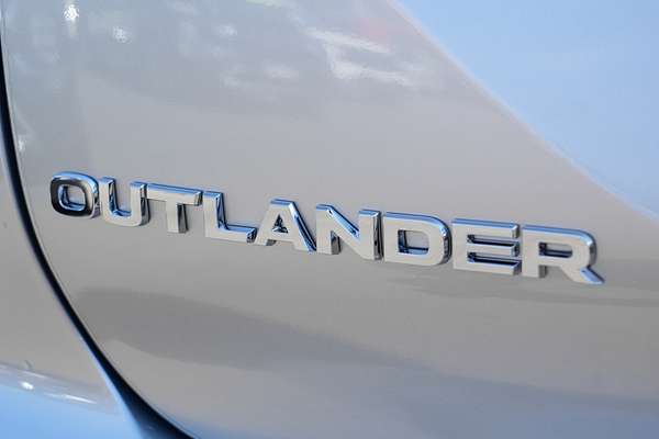 2025 Mitsubishi Outlander LS ZM