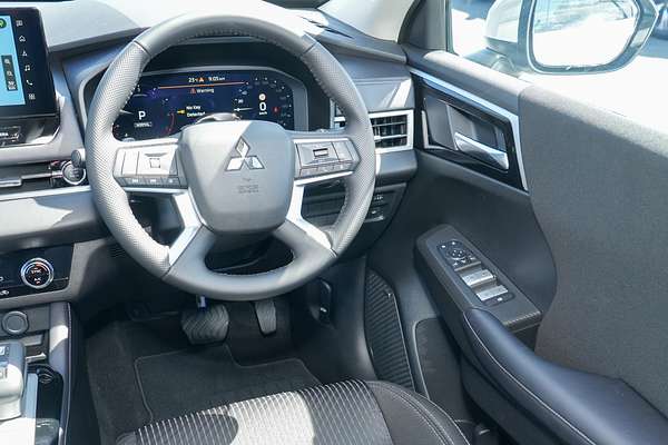 2025 Mitsubishi Outlander LS ZM