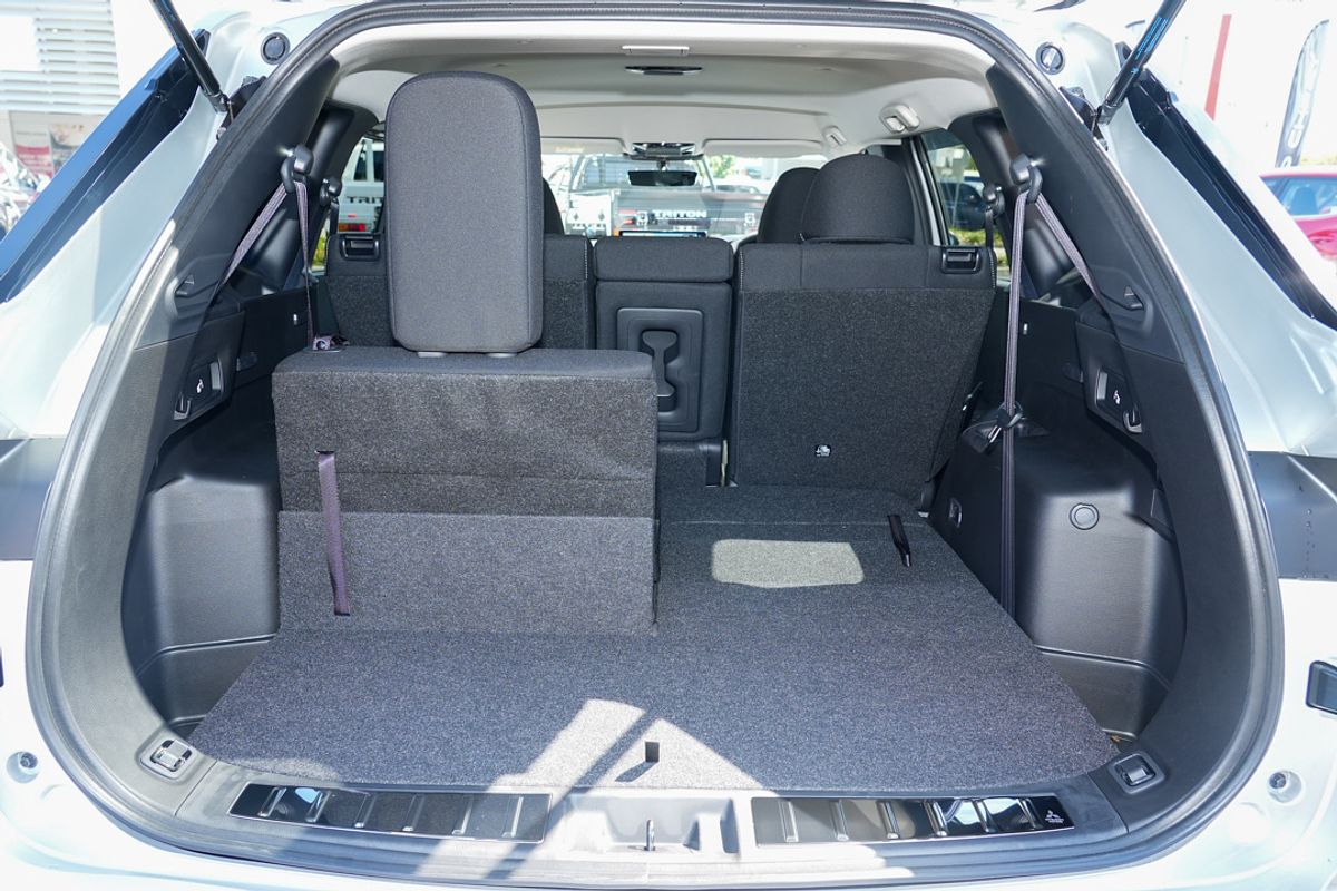 2025 Mitsubishi Outlander LS ZM