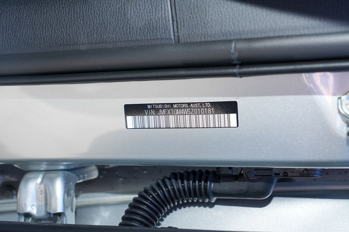 2025 Mitsubishi Outlander LS ZM