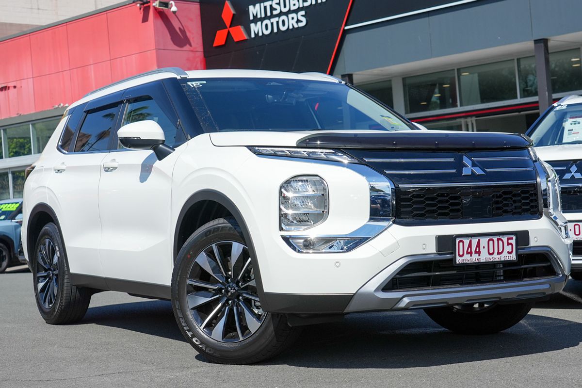 2025 Mitsubishi Outlander LS ZM