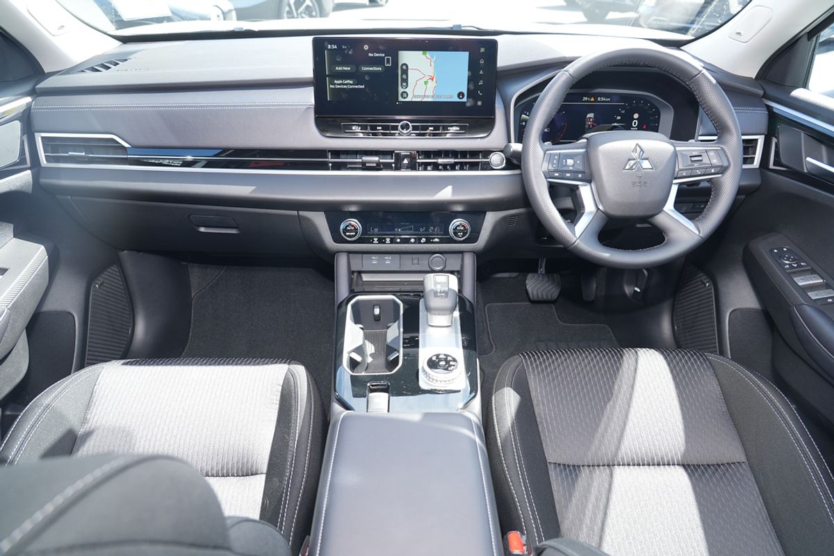 2025 Mitsubishi Outlander LS ZM