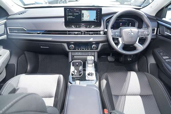 2025 Mitsubishi Outlander LS ZM