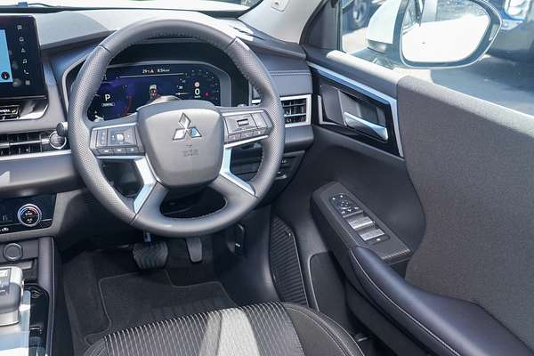 2025 Mitsubishi Outlander LS ZM