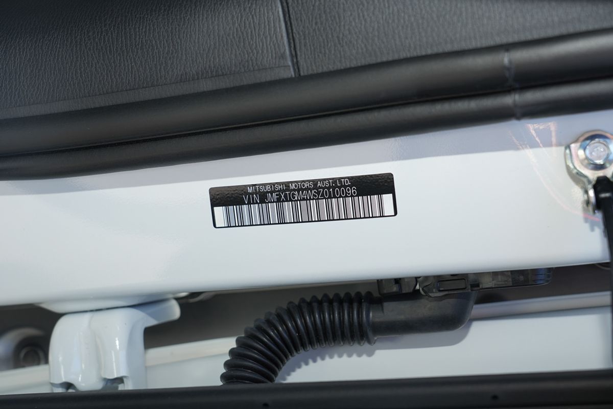 2025 Mitsubishi Outlander LS ZM