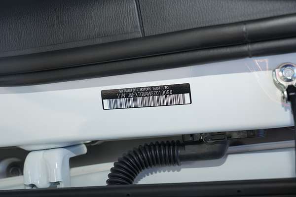 2025 Mitsubishi Outlander LS ZM