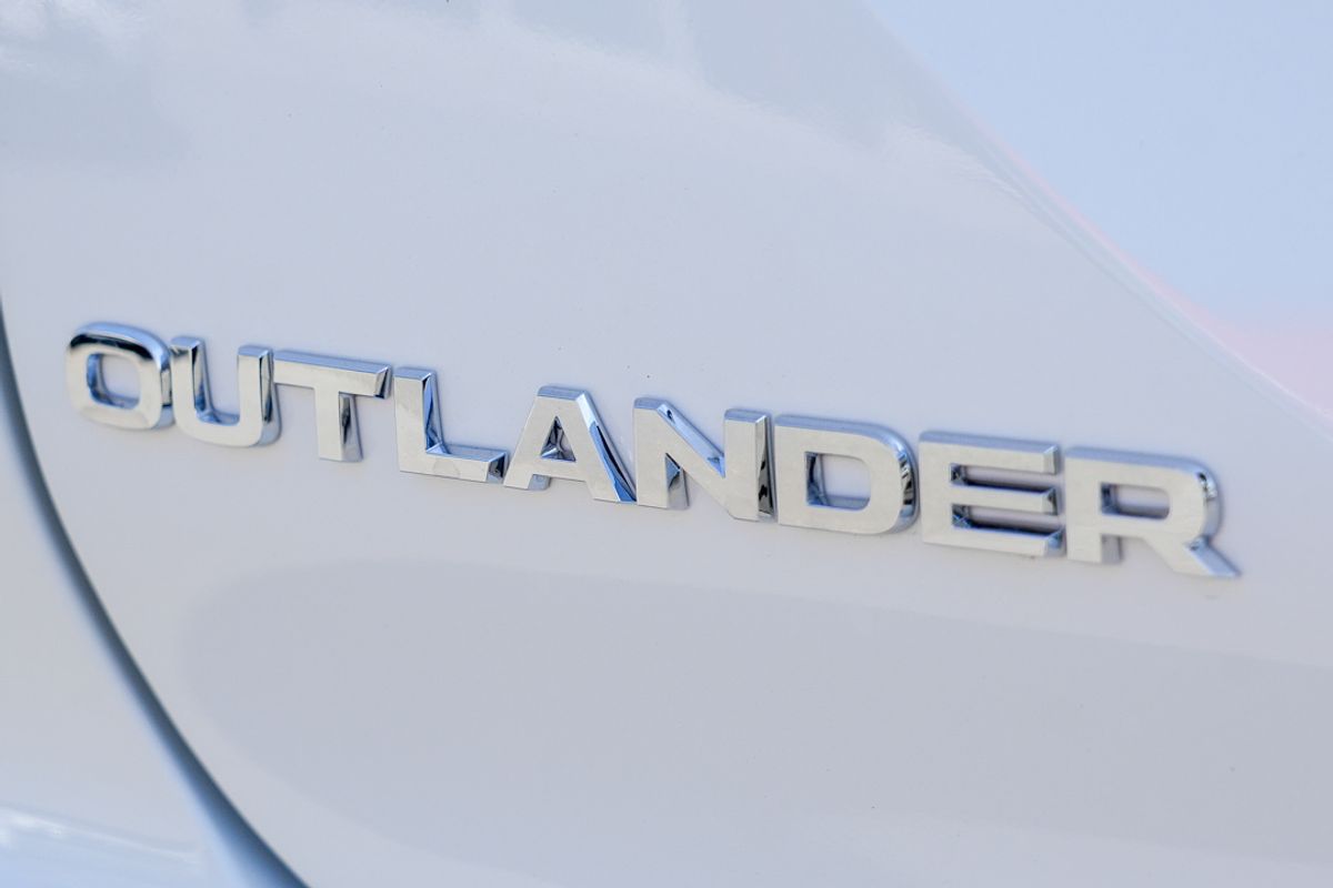 2025 Mitsubishi Outlander LS ZM