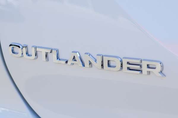 2025 Mitsubishi Outlander LS ZM