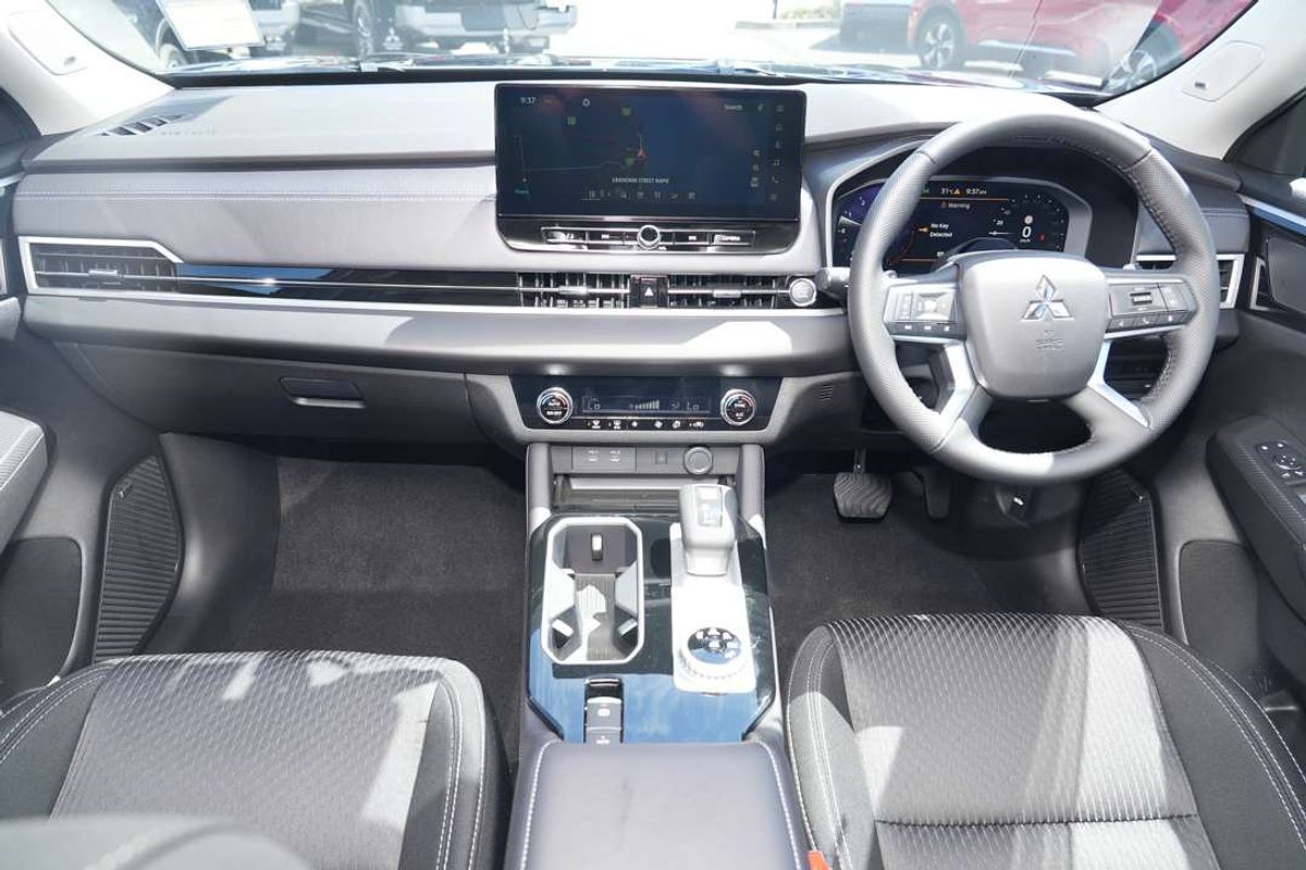 2025 Mitsubishi Outlander LS ZM