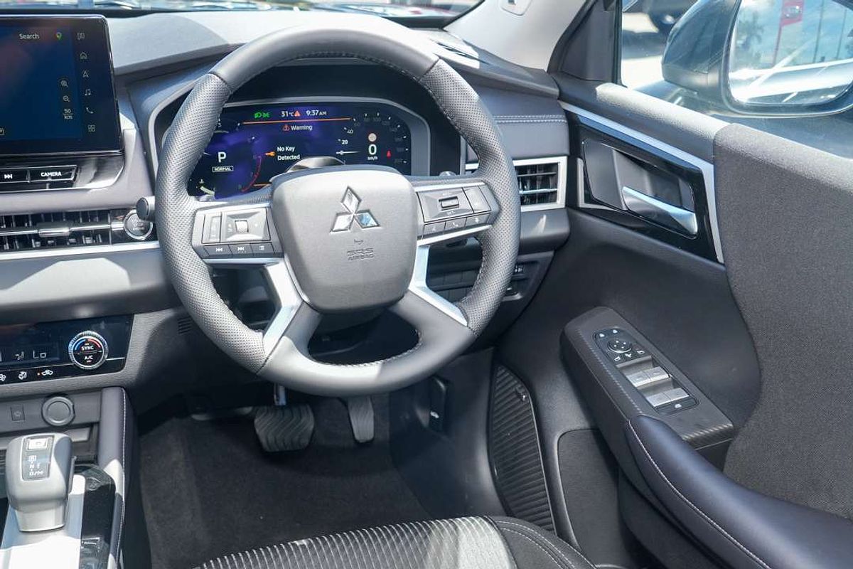 2025 Mitsubishi Outlander LS ZM