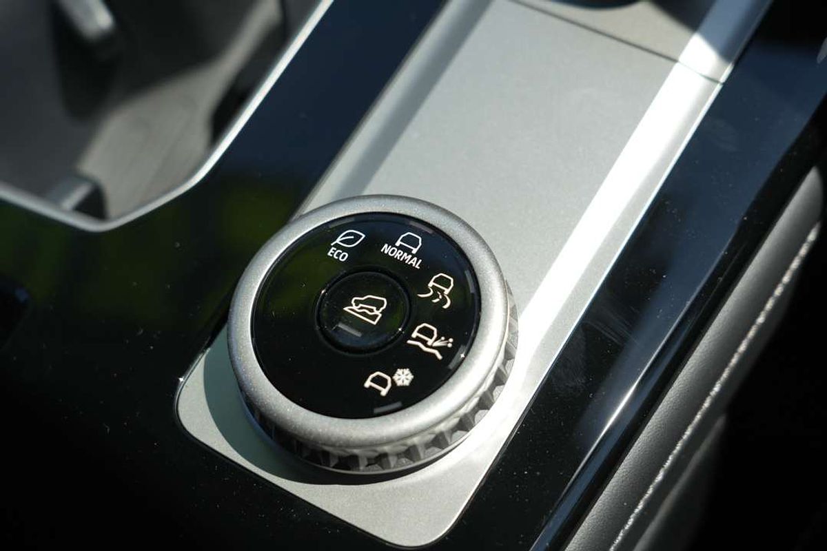 2025 Mitsubishi Outlander LS ZM