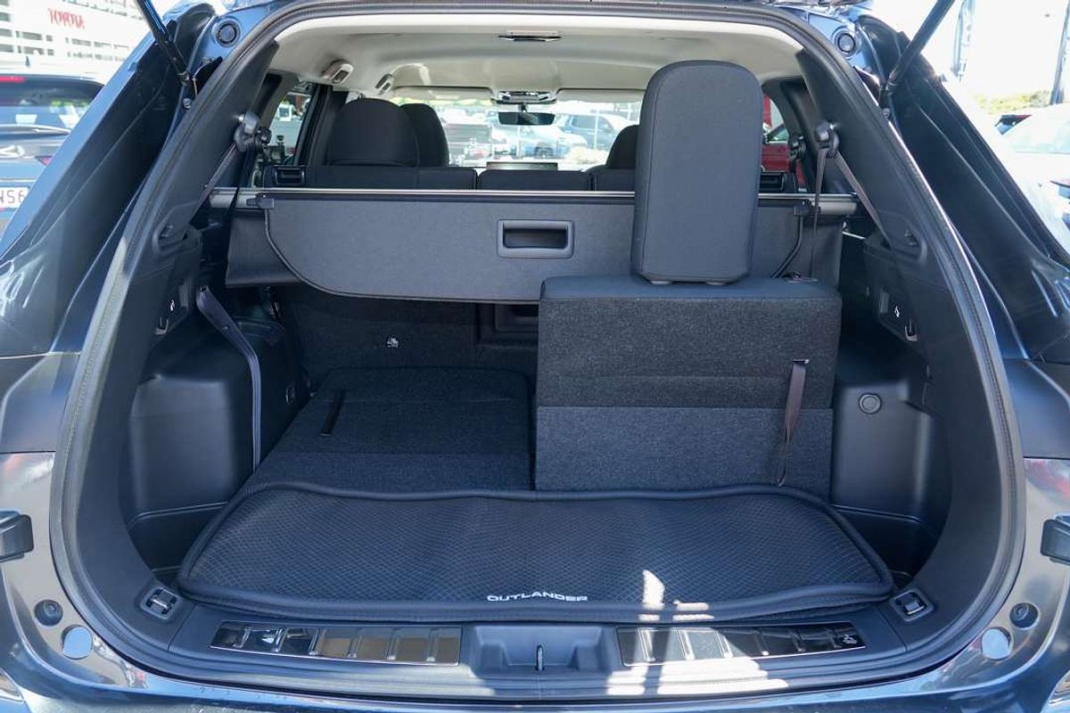 2025 Mitsubishi Outlander LS ZM