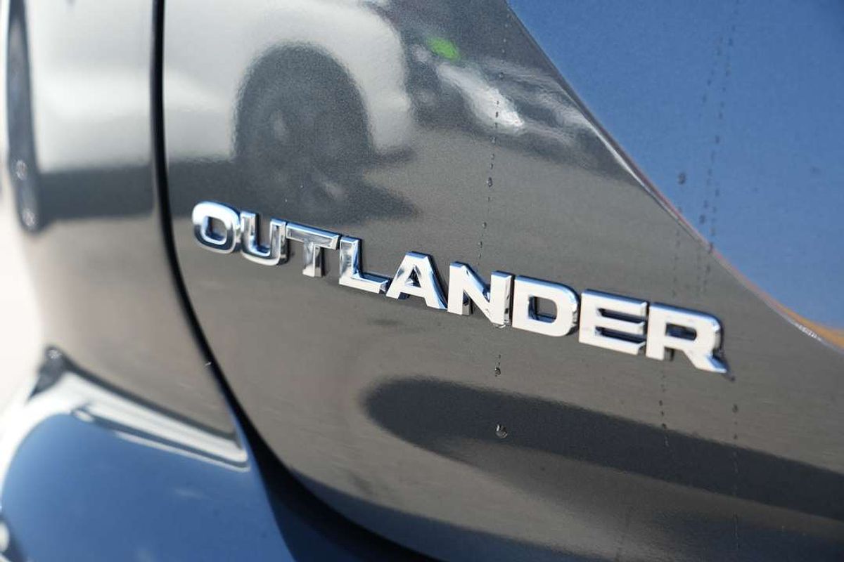 2025 Mitsubishi Outlander LS ZM