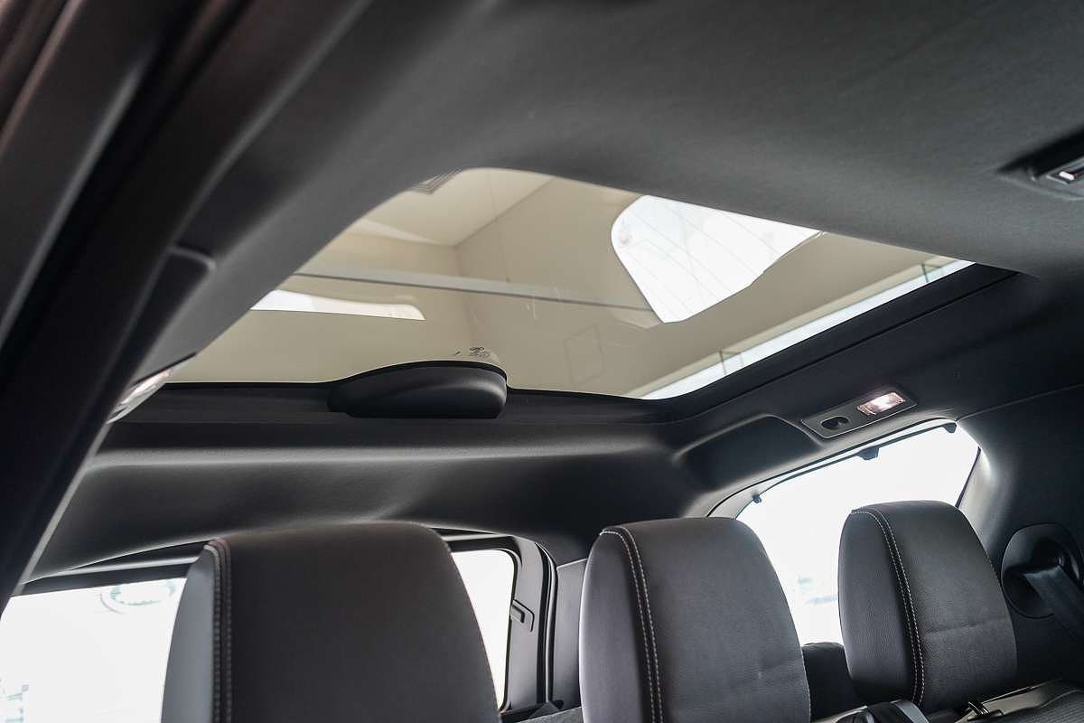 2025 Land Rover Discovery D350 S Series 5