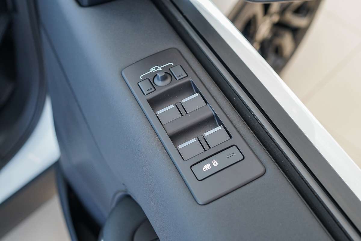 2025 Land Rover Discovery D350 S Series 5