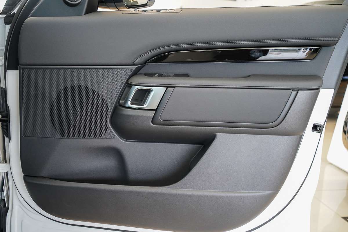 2025 Land Rover Discovery D350 S Series 5